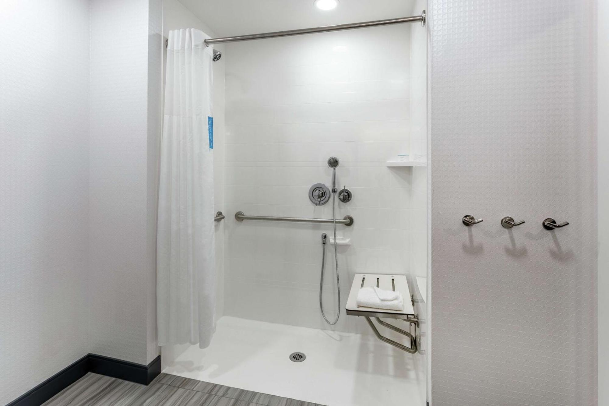 Hampton Inn Oakland Downtown-City Center Exterior photo